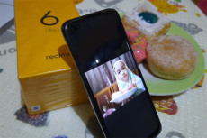 Realme Mau Boyong Teknologi...