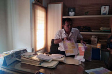 Polres Karawang Tetapkan...