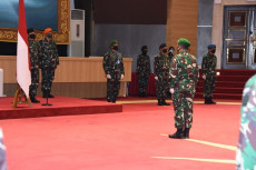 Panglima TNI Naikkan...