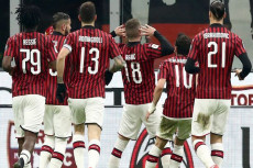 Scaroni Akui Milan Punya...
