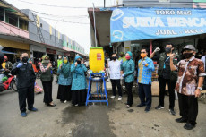 Jabar Serahkan Lima...