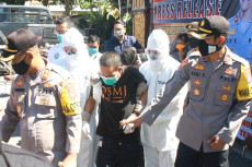 Kabur dari Ruang Isolasi,...