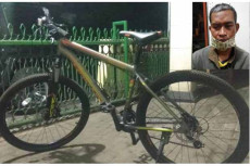 Curi Sepeda Saat Ditinggal...
