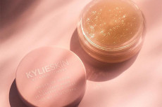 Kylie Skin Luncurkan...