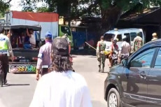 Tak Pakai Masker di...