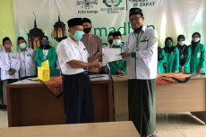 1.000 Anak Yatim di...