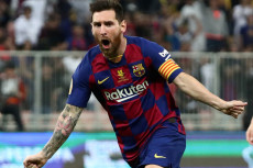 Messi: Semua akan Aneh,...