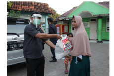7.000 Paket Sembako...