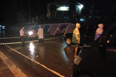 Tanah Longsor Lumpuhkan...