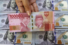 Rupiah Menguat saat...