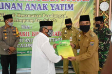 Berikan Santunan, Bupati...