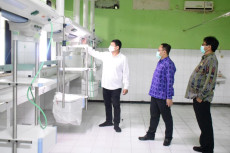 Rumah Sakit Khusus Covid-19...