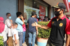 Viral, Pengunjung Berdesak-desakan...