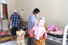 38 Warga Lombok Timur...