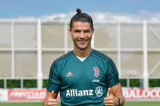Pesan Ronaldo pada Penggemar...