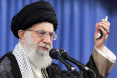 Khamenei: Iran Akan...