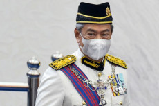Staf Positif Corona,...