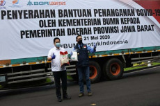 Menteri BUMN Serahkan...