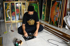 Ramadhan, Seniman Kaligrafi...