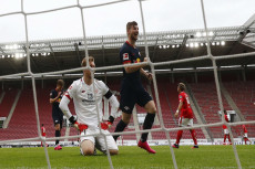 Hargreaves Desak United...