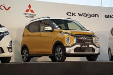 Mitsubishi eK X dan...