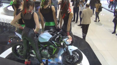 Bantu Ninja, Model Telanjang...