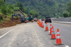 Sempat Tertutup Longsor,...