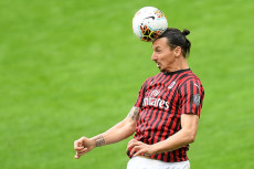 Hakan Calhanoglu : Zlatan...