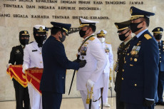 Panglima TNI Sematkan...