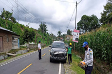 Kendaraan Masuk Kawasan...