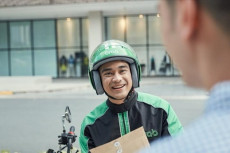 Gandeng OTO Group, Grab...