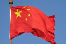 Keroyok China, Delapan...