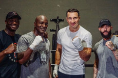 Tak Cukup Klitschko,...