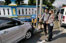 Sopir Kurang Konsentrasi,...