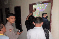 Gerebek Narkoba, Polisi...