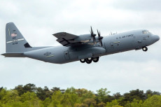 Pesawat Hercules Militer...
