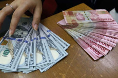 Rupiah Balik Berotot...