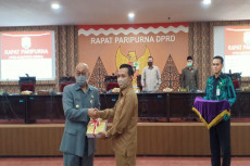 Realisasi Target Pendapatan...