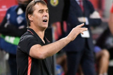 Sevilla Kalahkan Betis,...