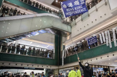 Warga Hong Kong Peringati...