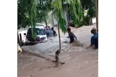 Banjir Bandang Buat...