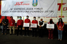 J&T Express Beri Bantuan...