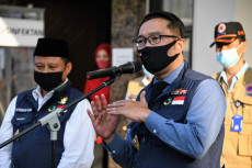 Pesantren Dibuka, Ridwan...