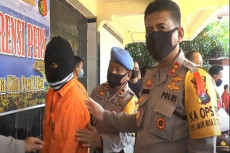Bobol Brankas dan Bawa...