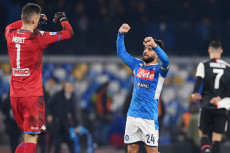 Lewat Drama Adu Penalti,...