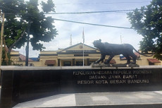 Hujan Ringan Basahi...