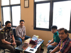 Bayar Denda Rp100 Juta,...