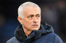 Jose Mourinho Nyerah...