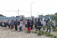 Kembali ke Pesantren,...