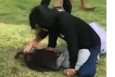 Viral, Dua Gadis Belia...